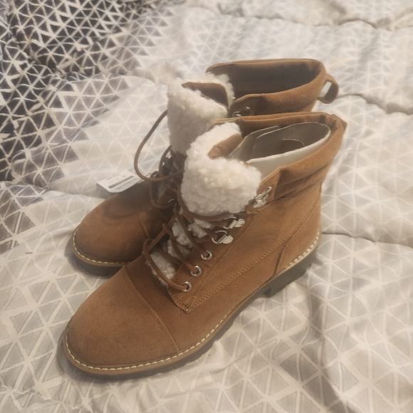 This is some stuff . I took a picture of a list . I rent a store unit come see i - Picture 14 of 16